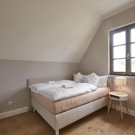 Prázdninový dům Reetland Am - Premium Reetdachvilla Mit 3 Schlafzimmern, Sauna Und Kamin E24 Dranske