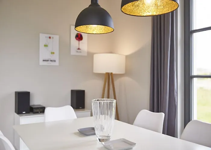 Reetland Am - Premium Reetdachvilla Mit 3 Schlafzimmern, Sauna Und Kamin E24 * Dranske