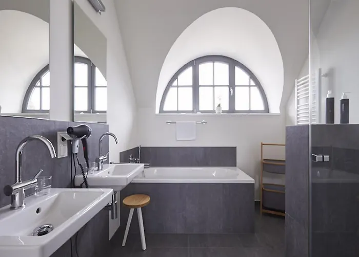 Feriehus Reetland Am - Premium Reetdachvilla Mit 3 Schlafzimmern, Sauna Und Kamin E24 Dranske